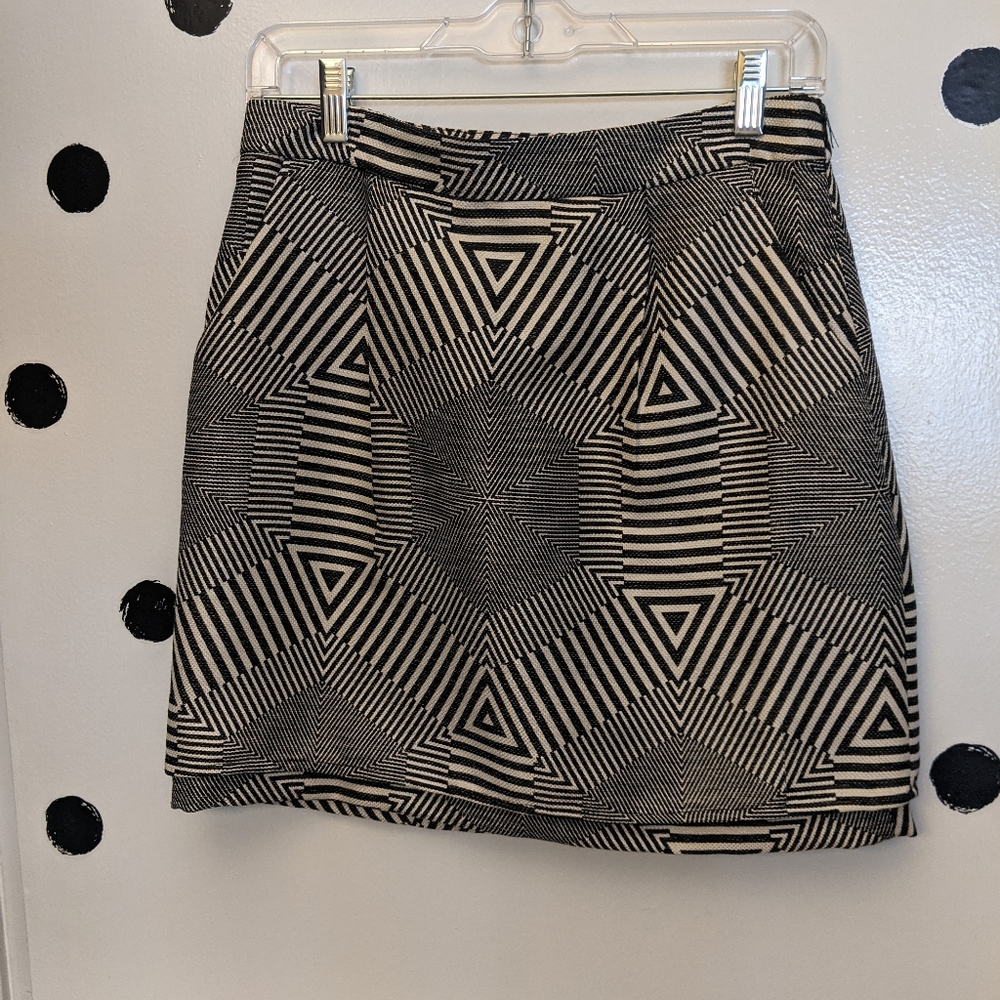 Geometric black & white patterned skirt HD in Paris Small